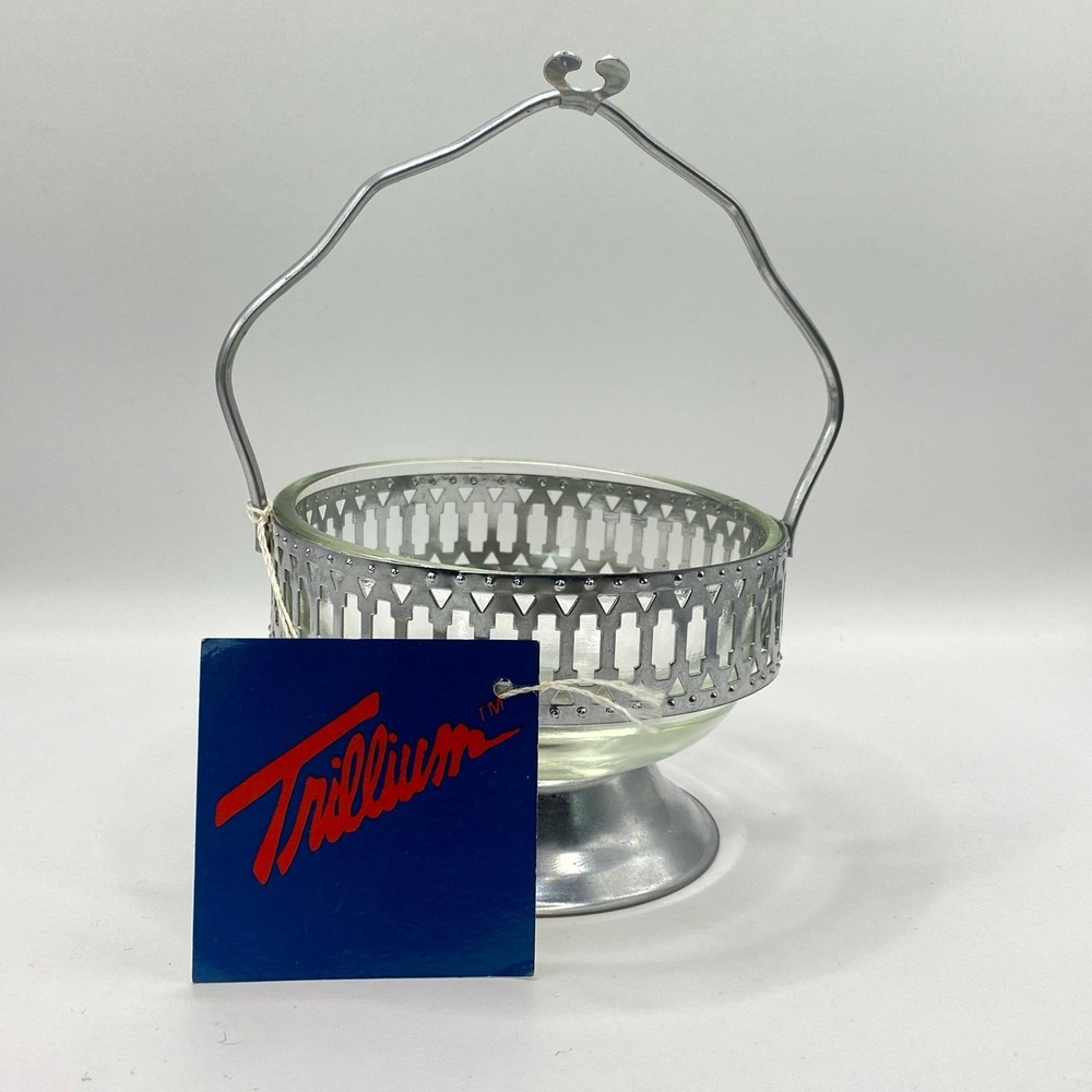 Trillium Vintage MCM Glass Nut Candy Dish Silver Tone Metal Basket OS Silver